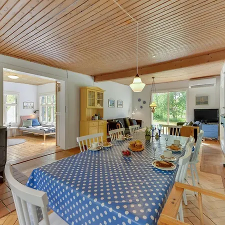 Nyaraló Sebastian - 100m To The Fjord By Interhome